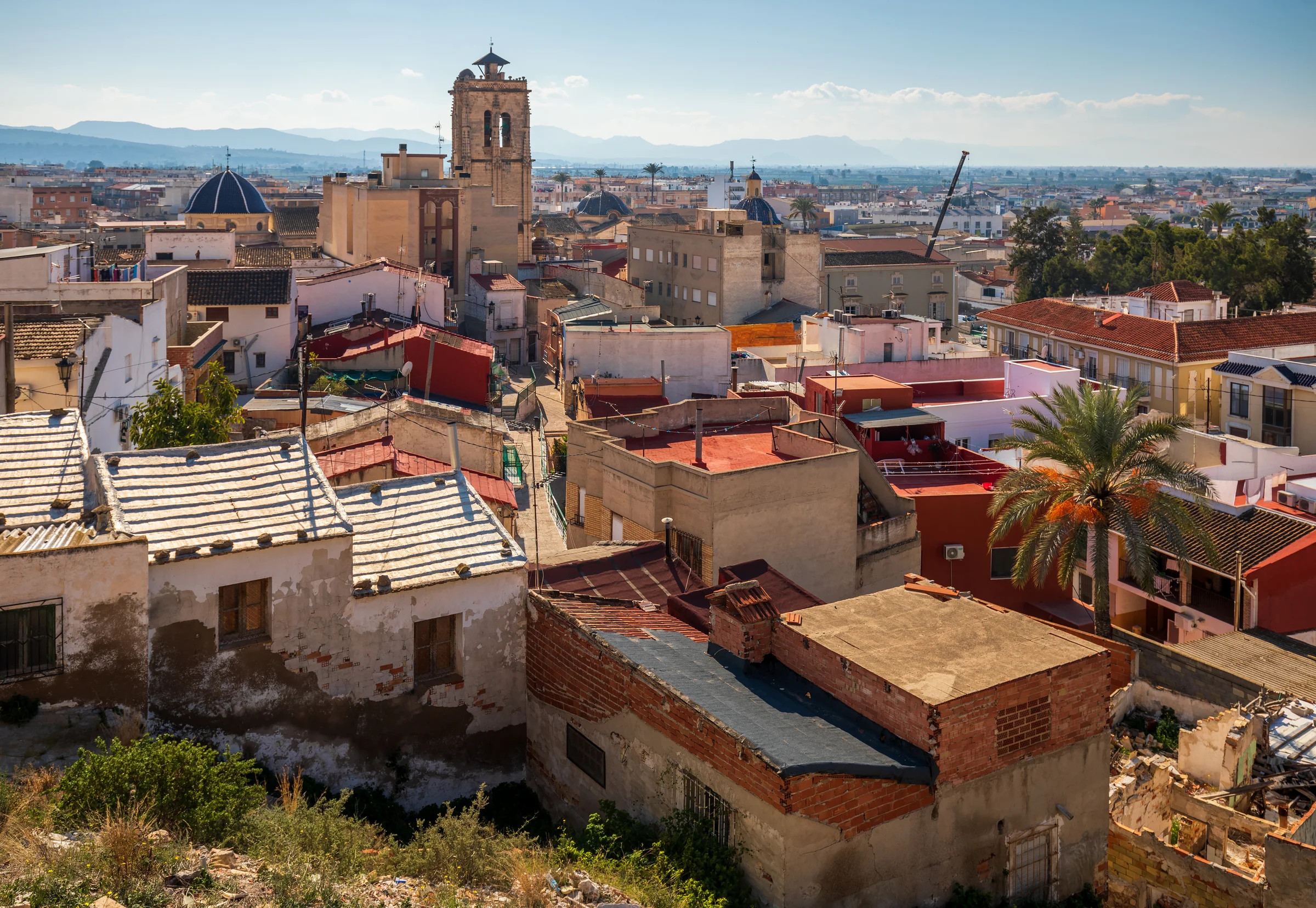 Orihuela, con la sierra y las torres de su casco histórico